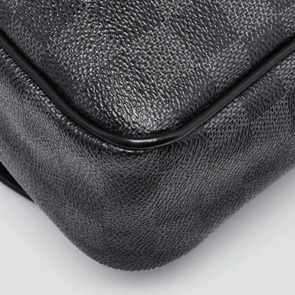 Louis Vuitton Damier Graphite Canvas Daniel MM Messenger Bag - Picture 4 of 11